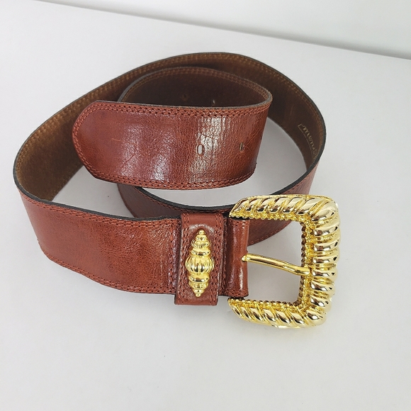 Meno Piu Accessories - Vintage MenoPiu brown leather belt chunky gold shell buckle